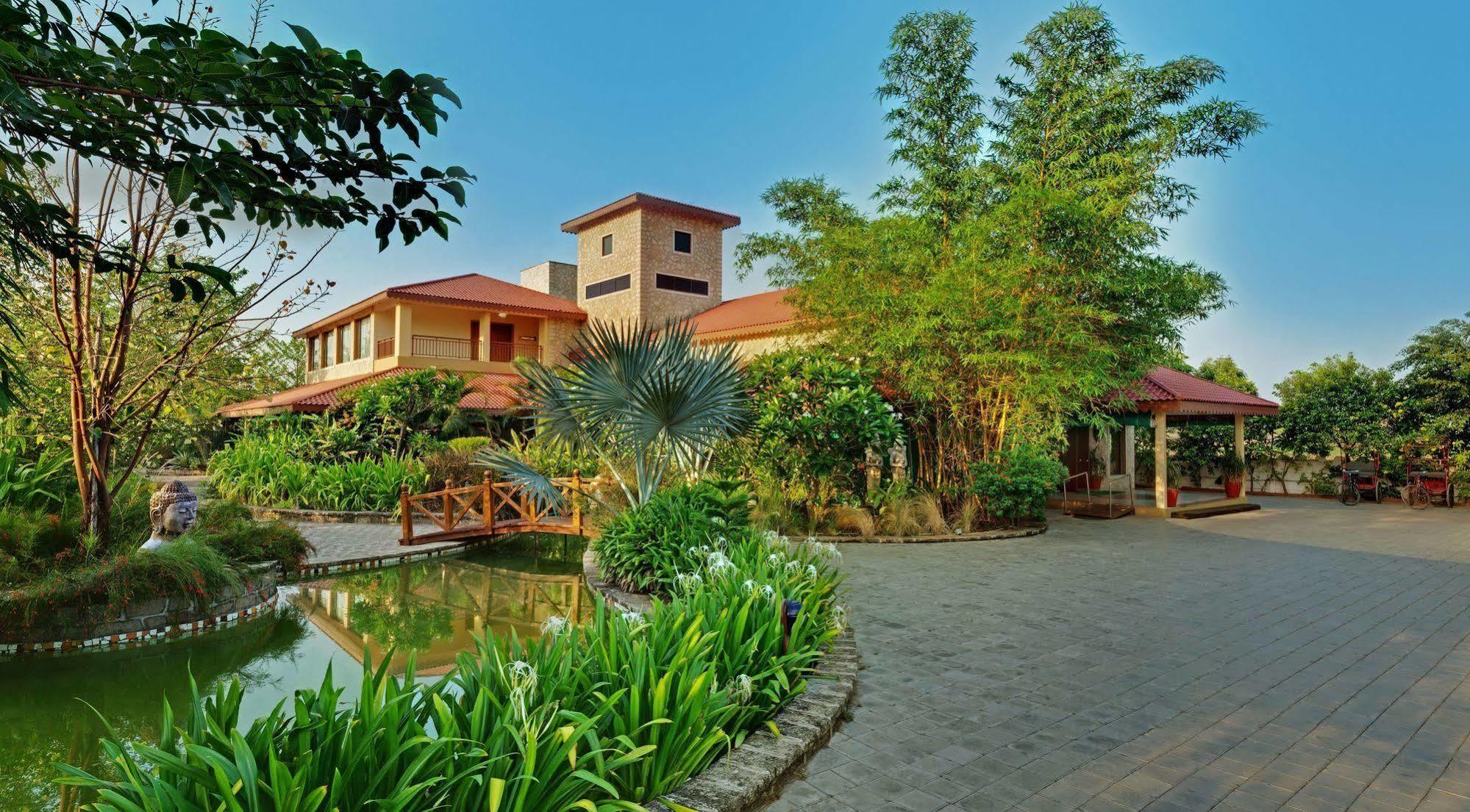 The Fern Gir Forest Resort, Sasan Gir - A Fern Crown Collection Resort Экстерьер фото